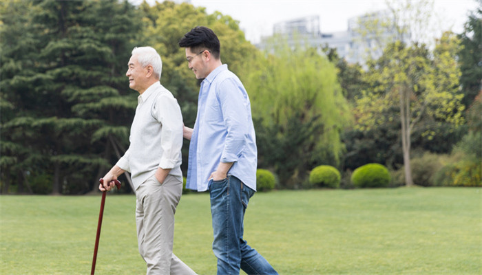 儿子梦到活着的父亲死了(儿子梦到活着的父亲死了什么意思)