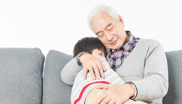 梦见死去的外公活着跟我说话(梦见死去的外公活着跟我说话我哭了)