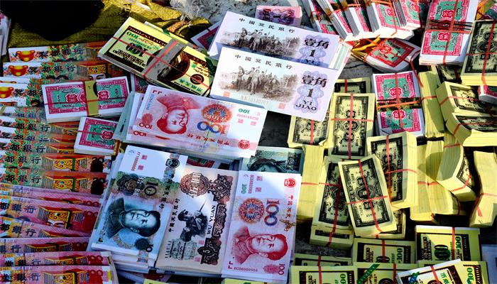 梦见捡钱发现是冥币又扔了(梦见捡钱发现是冥币又扔了还有死人)