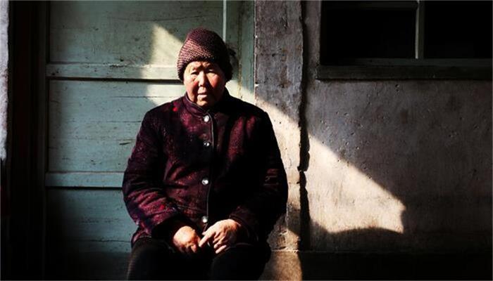 梦见去世老人过寿是什么意思(梦见过世老人过寿)