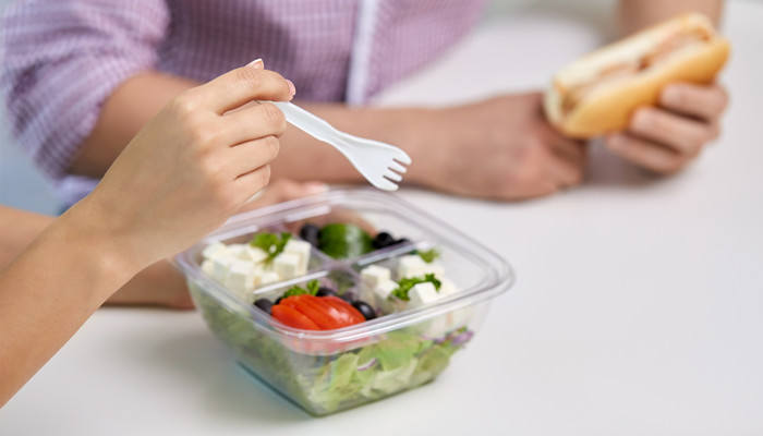 梦见吃东西是什么预兆(梦见吃东西是什么预兆还吃别人家的)