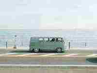 做梦开车掉河里什么意思(做梦开车掉河里淹死了)