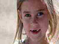 女人梦见上牙掉了是什么意思()