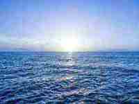 梦到在大海里游泳什么意思(梦到在大海里游泳什么意思啊)