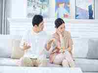 梦见房间进水满地都是(已婚女人梦见屋里地面都是水)