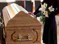 梦见自己很气愤的指责别人(女人梦见自己在梦里很生气)