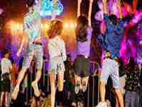 已婚女人梦见很多土坟(已婚女人梦见很多土坟一个挨着一个)