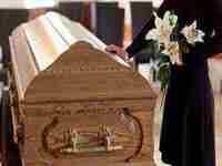 梦见背着死人脑袋(梦见背着死人脑袋出血)