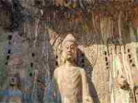 梦见扫院子扫得很干净(女人梦见自己拿扫把扫地)