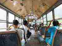 梦见车里坐满了人(梦见车里坐满了人开走了)