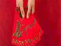 梦见自己带现金去存钱(梦见自己带现金去存钱但存不了)