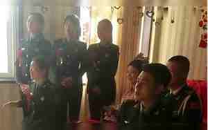 司仪和伴郎伴娘在台上怎么互动