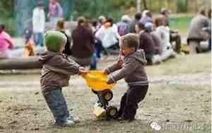 关于争抢玩具的故事