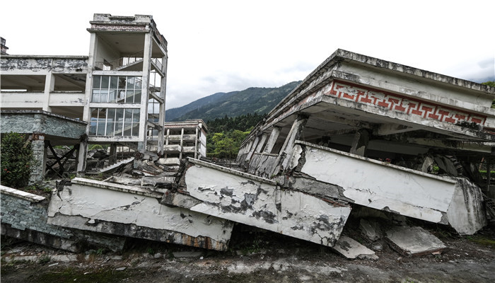 梦见地震摇晃但是没事(梦见地震摇晃但是没事)