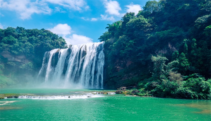 梦见高山流清水是什么预兆(梦见山上的水往下来水很清)