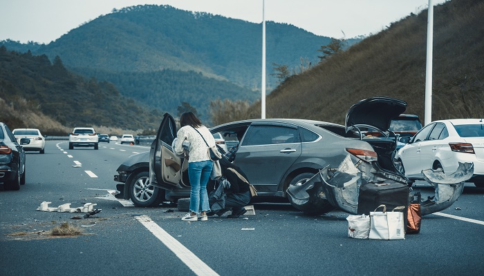 梦见看见别人开车翻了(梦见看见别人开车翻了没死人)